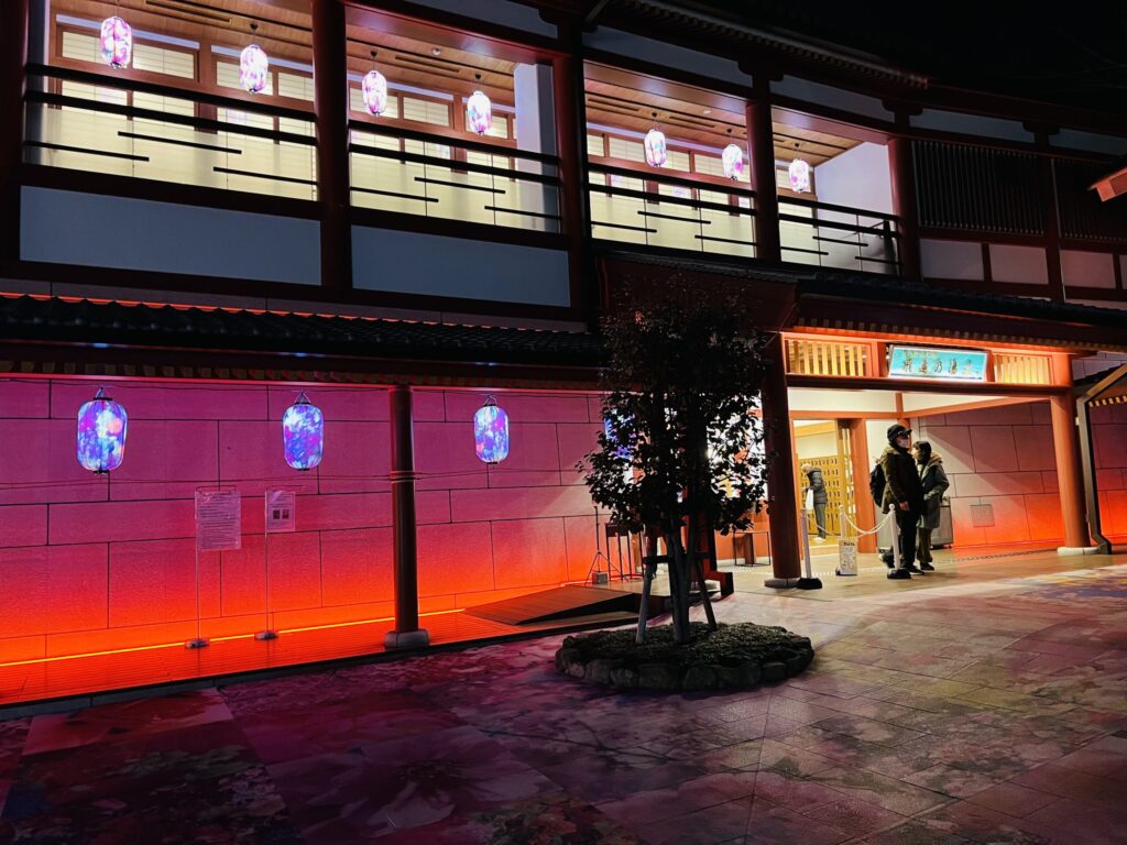 夜の道後温泉