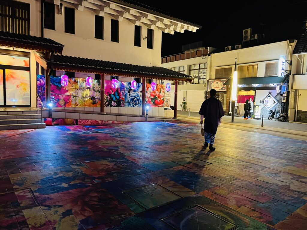 夜の道後温泉